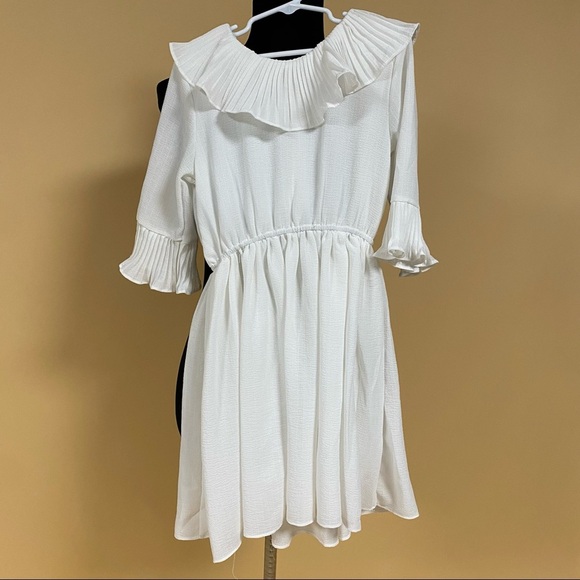 Other - 5/$20 White Pleated Ruffle Chiffon Dress Size M
